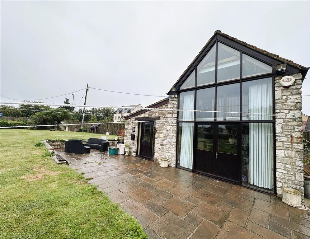 Property photo 1 of 13 External
