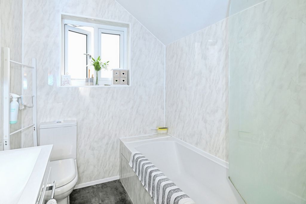 Property photo 3 of 9 Pbox-Img.Jpg