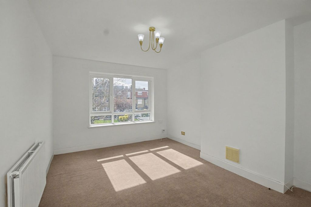 Property photo 3 of 7 20260326050906_Dsc_0