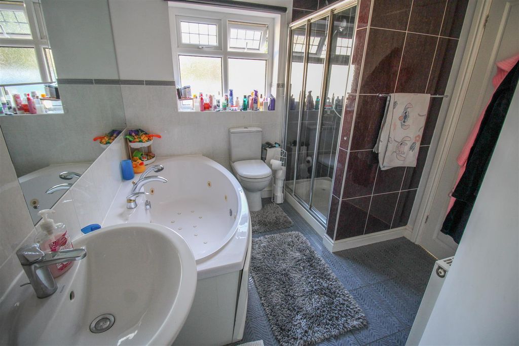 Additional image 14 of 4 bed detached bungalow for saleKingsdon Lane, Harlow CM17