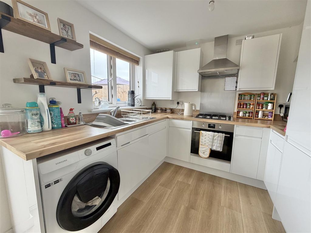 Property photo 3 of 20 Kitchen Diner