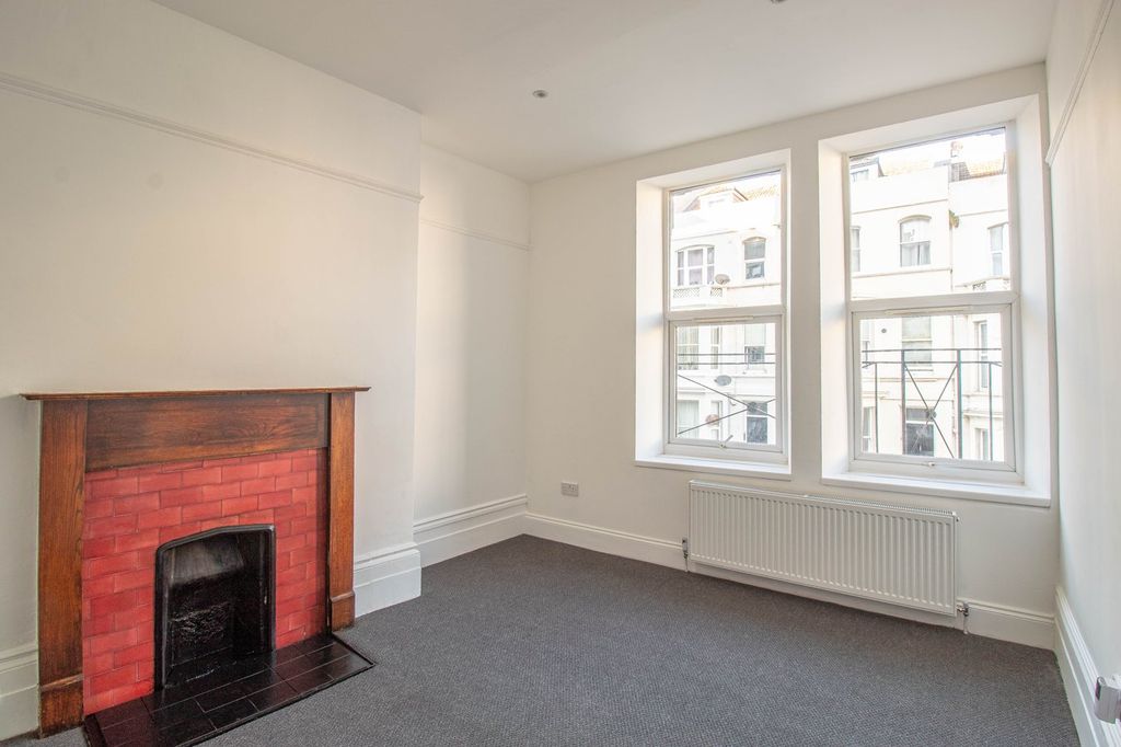 Property photo 3 of 6