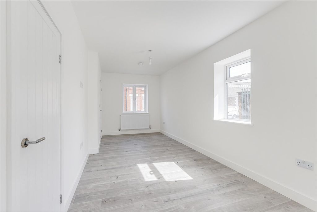 Property photo 2 of 14 130824_8.Jpg