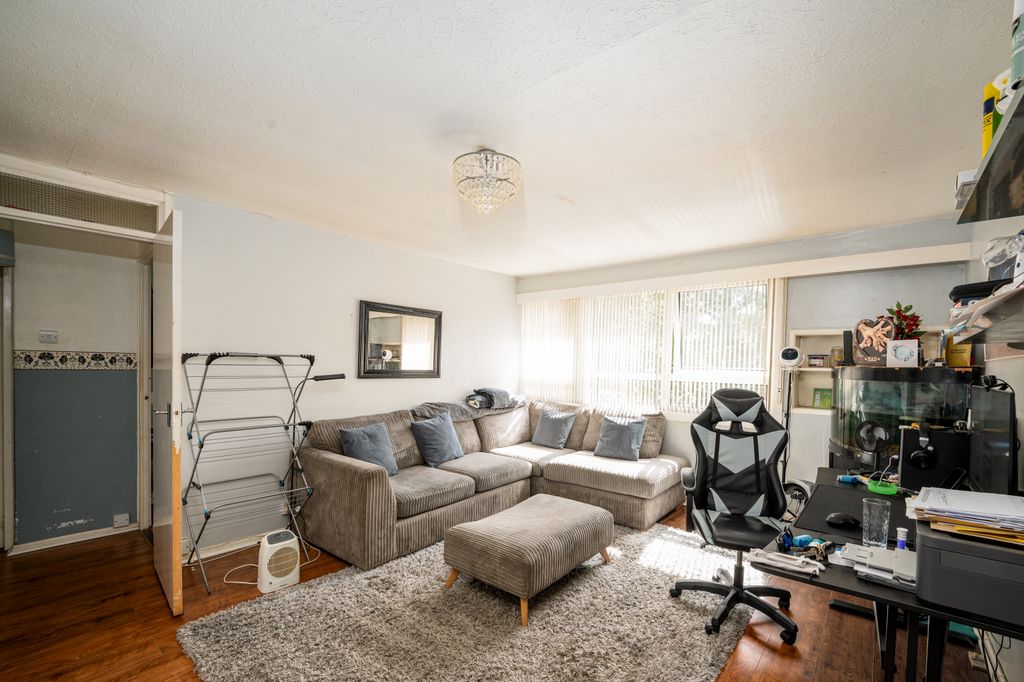 Property photo 3 of 13 03
