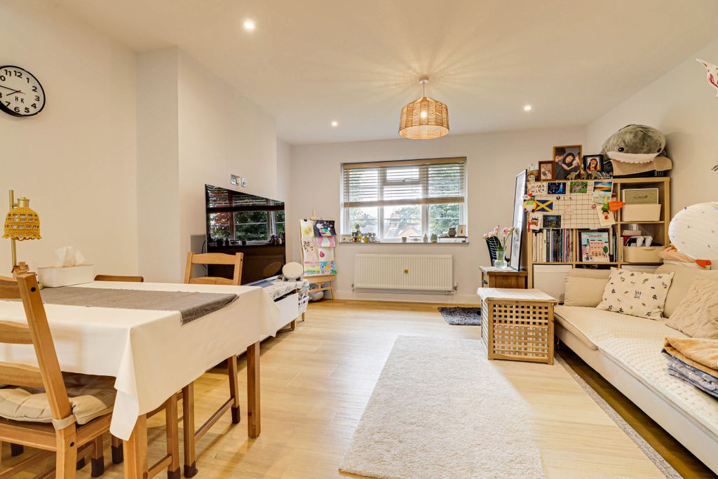 Property photo 2 of 8 Reception