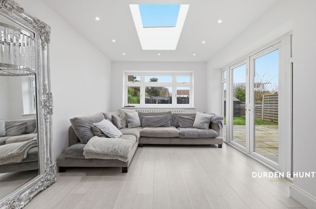 Property photo 2 of 23