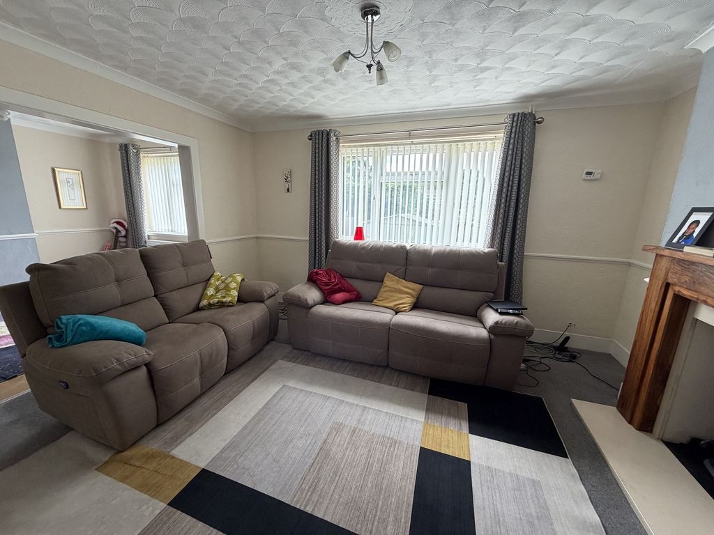 Property photo 3 of 18 Living Area
