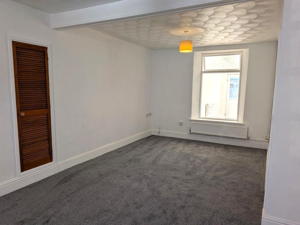 Property photo 3 of 8 Living Room