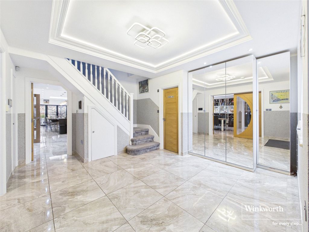 Property photo 3 of 30 Entrance Hallway