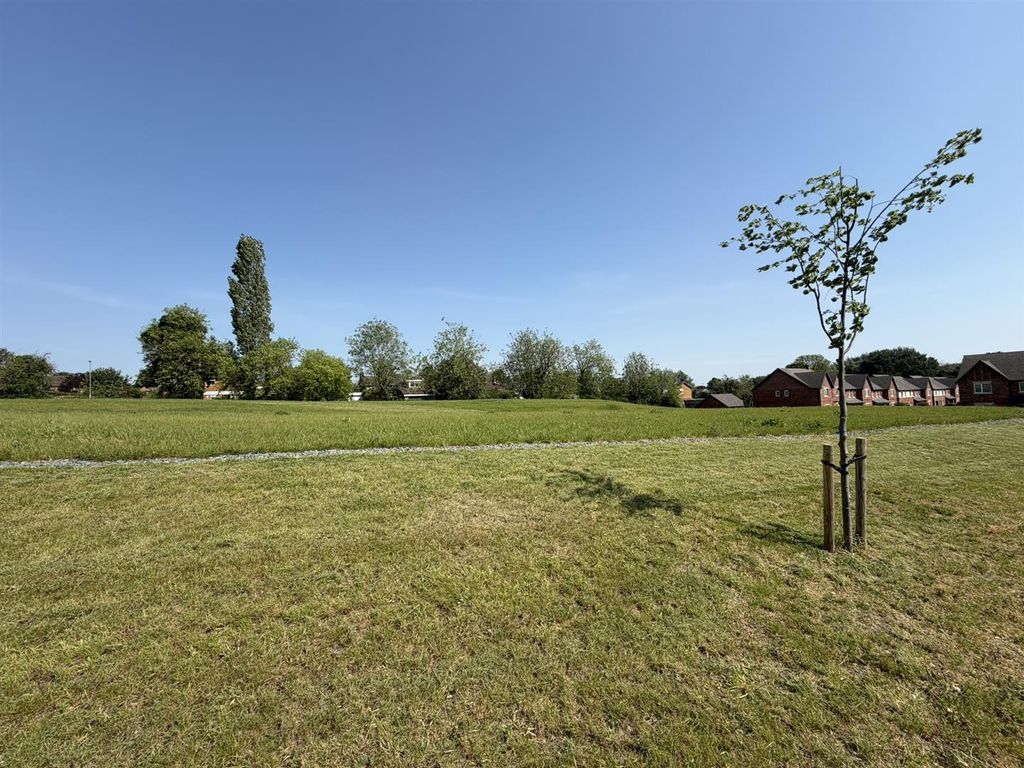 Additional image 32 of 5 bed property for saleButtercup Drive, Daventry NN11