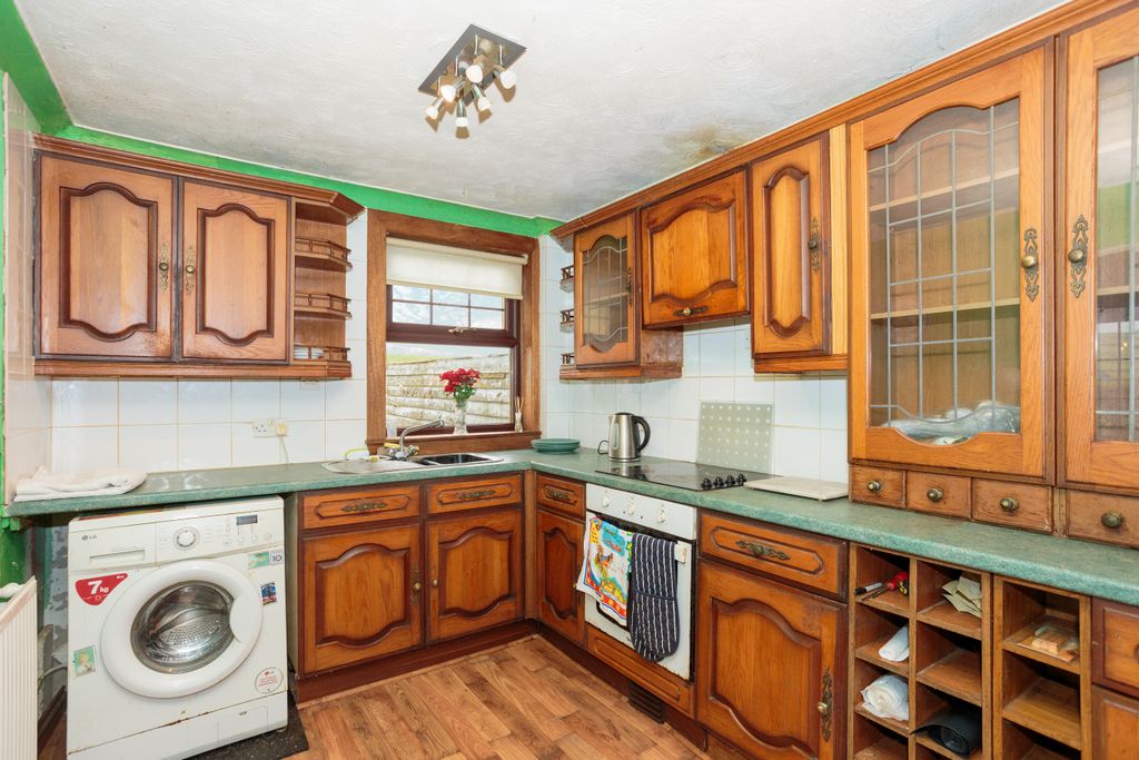 Property photo 3 of 35 Kitchen