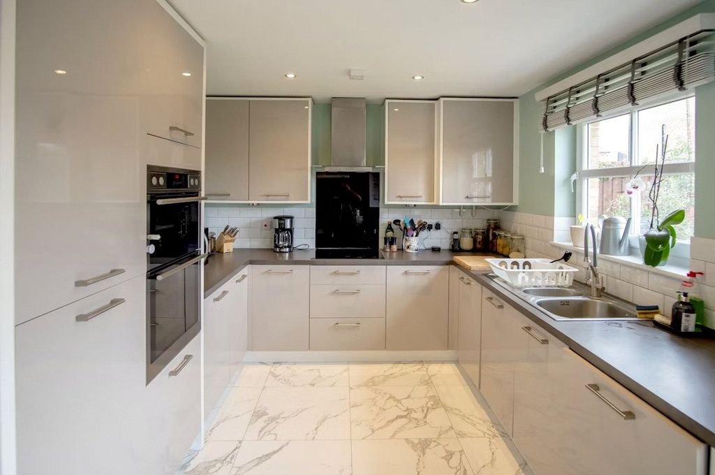 Property photo 2 of 14 Picture No. 29