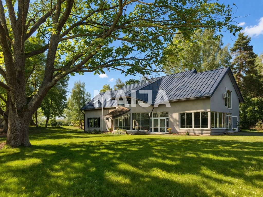 Property photo 2 of 23