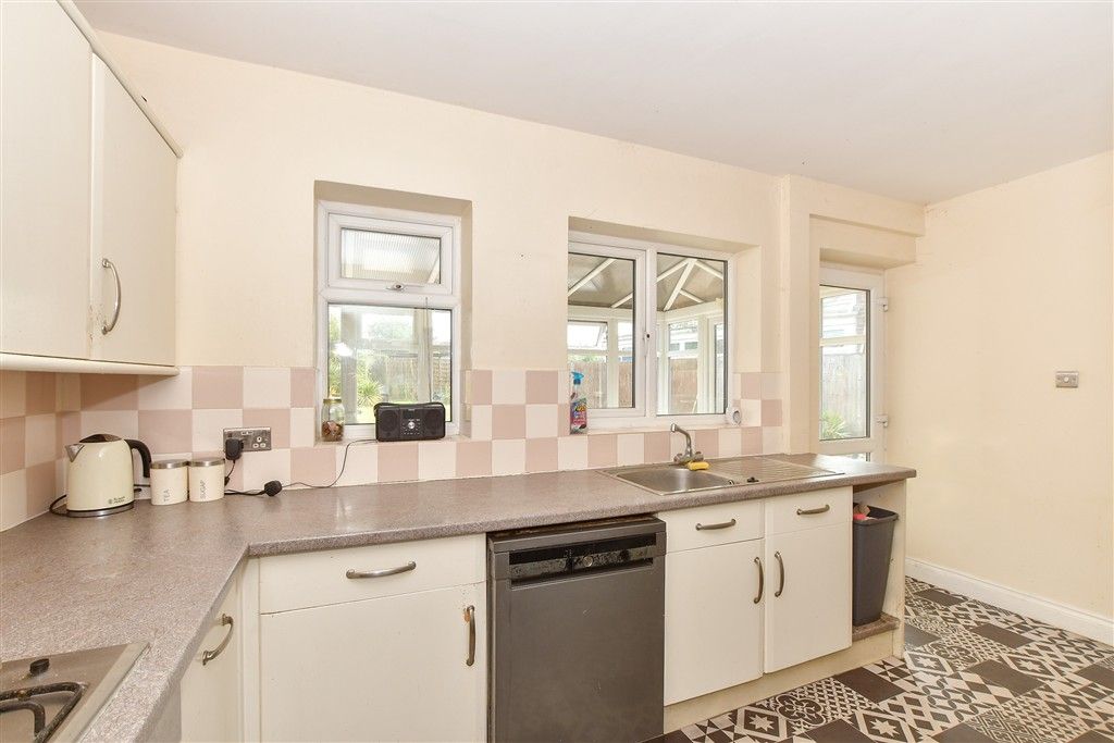 Property photo 1 of 11 Kitchen