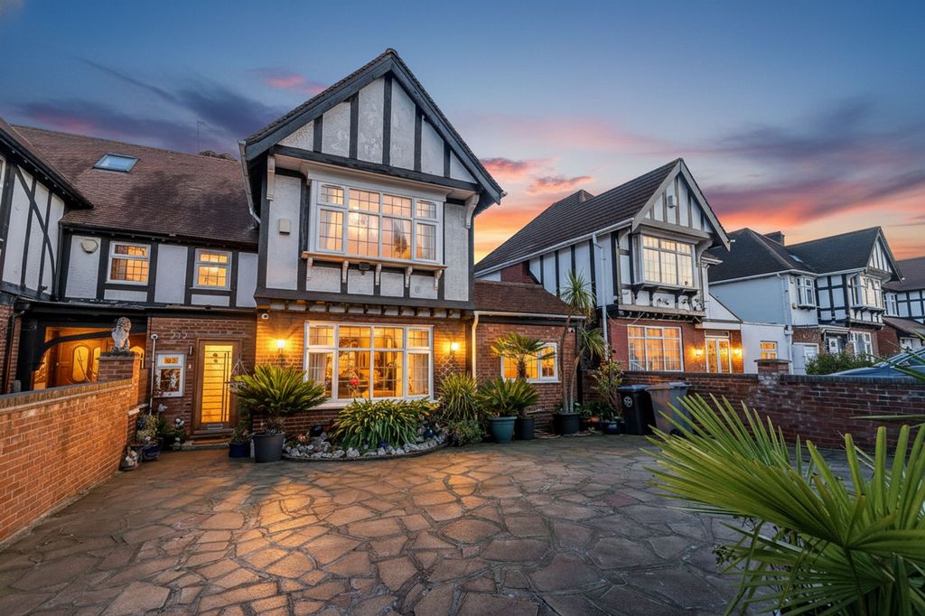 Property photo 1 of 21