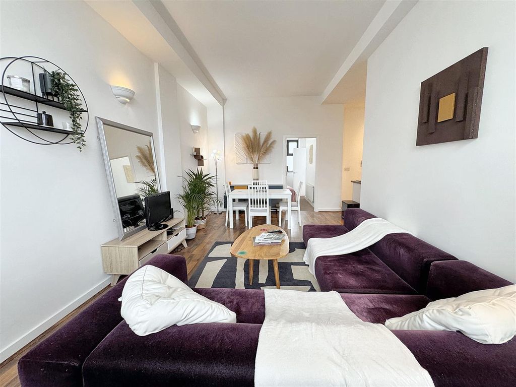 Property photo 3 of 10 Lounge