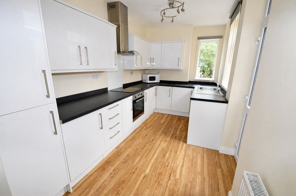 Property photo 1 of 10 Kitchen