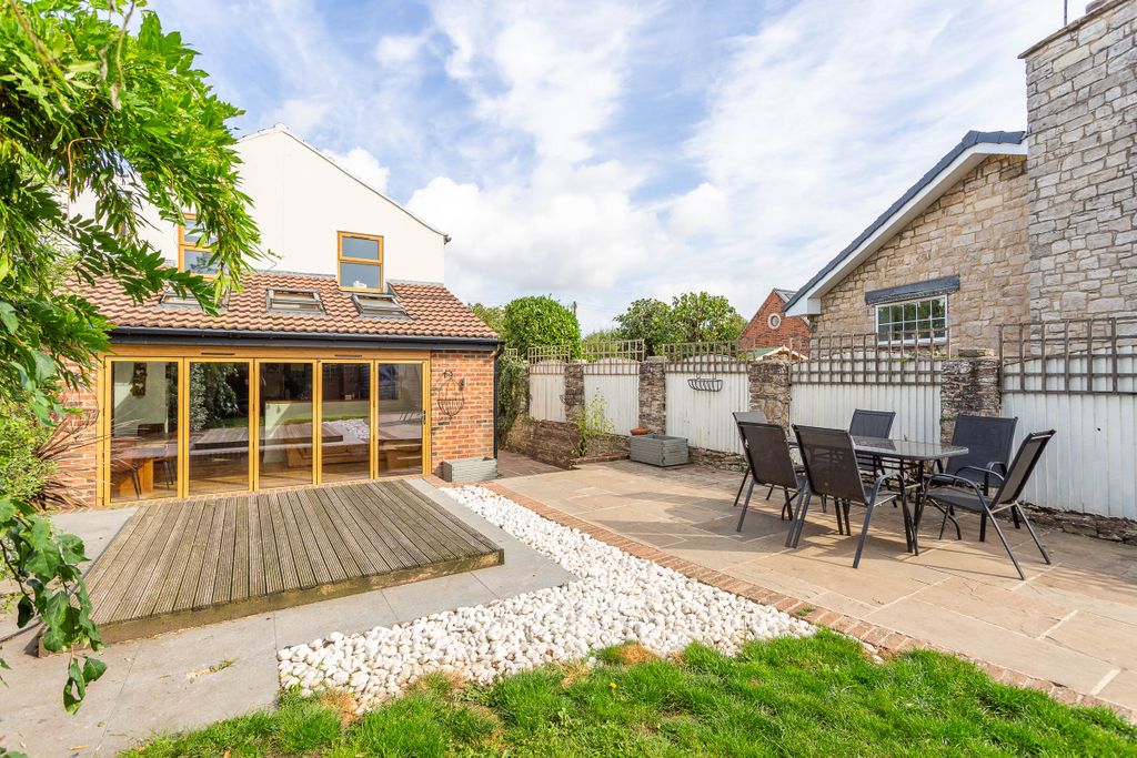 Property photo 3 of 35 Gardena