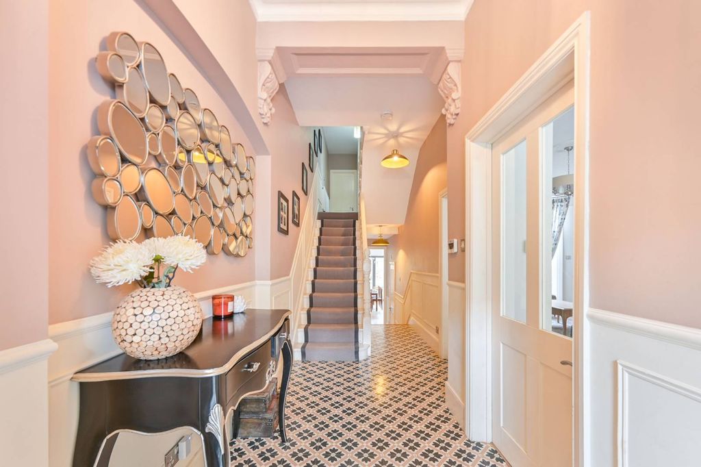 Property photo 2 of 22