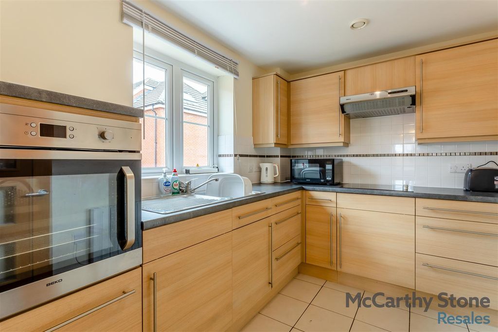 Property photo 3 of 28 8696087-Interior11.Jpg