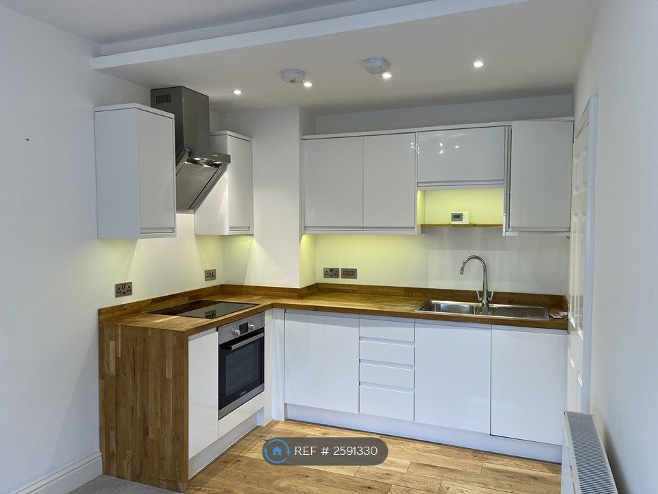 Property photo 3 of 18 Kitchen