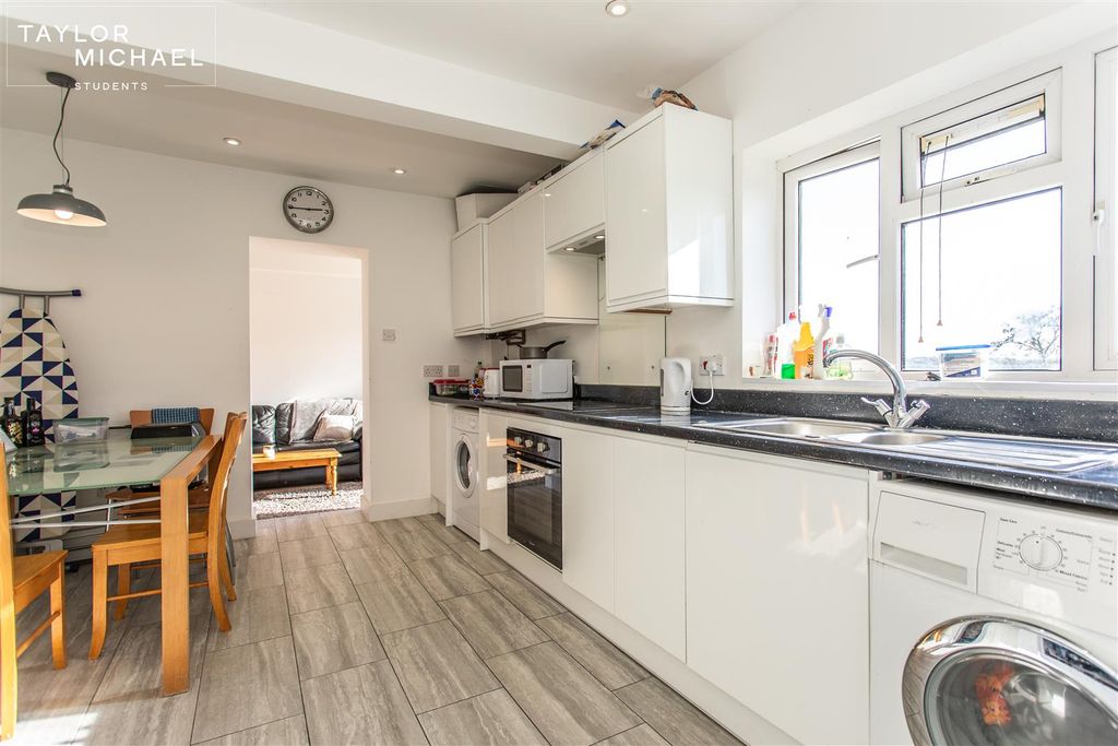 Property photo 1 of 19 Kitchen