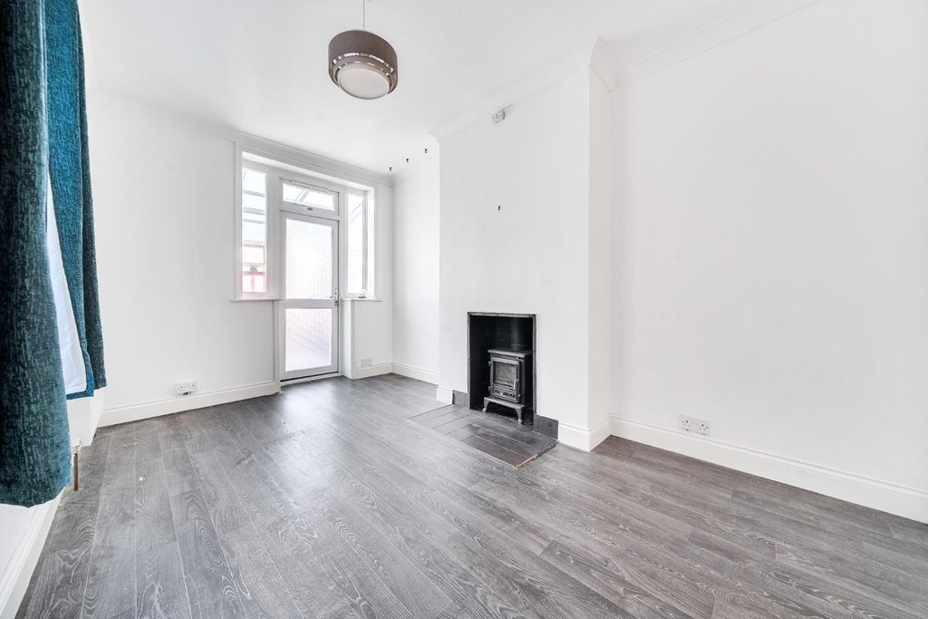 Property photo 1 of 16 1383785-10-6925A6F920B11.Jpg