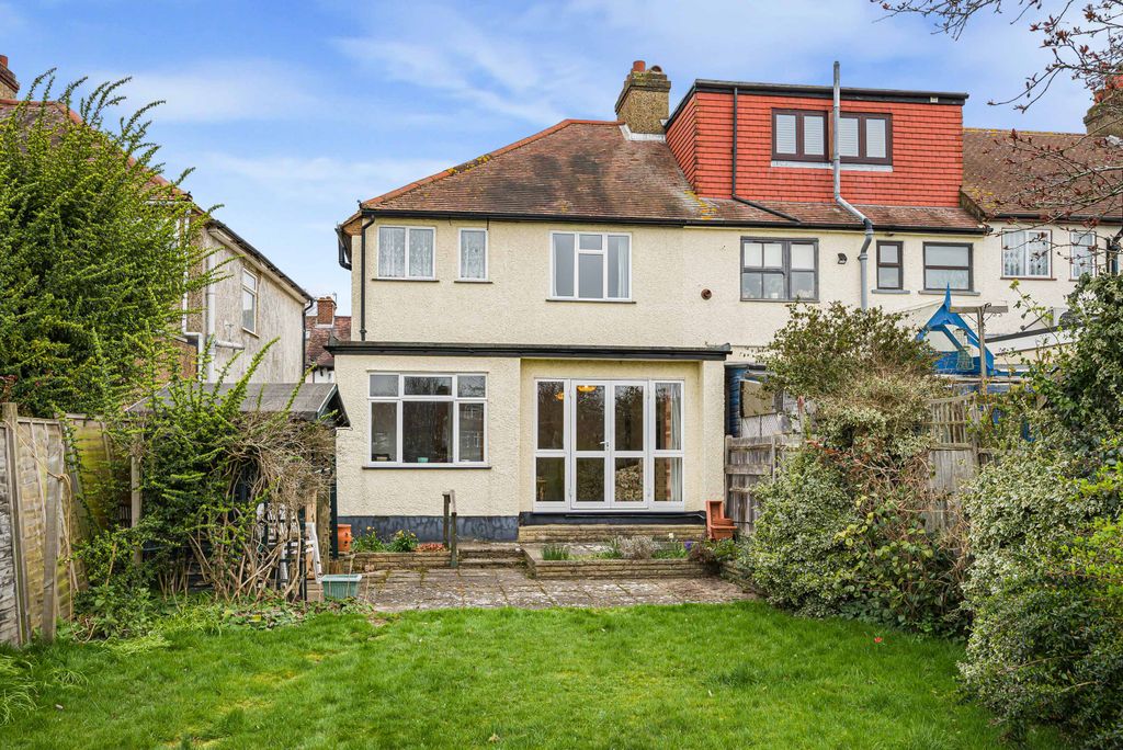 Property photo 2 of 21