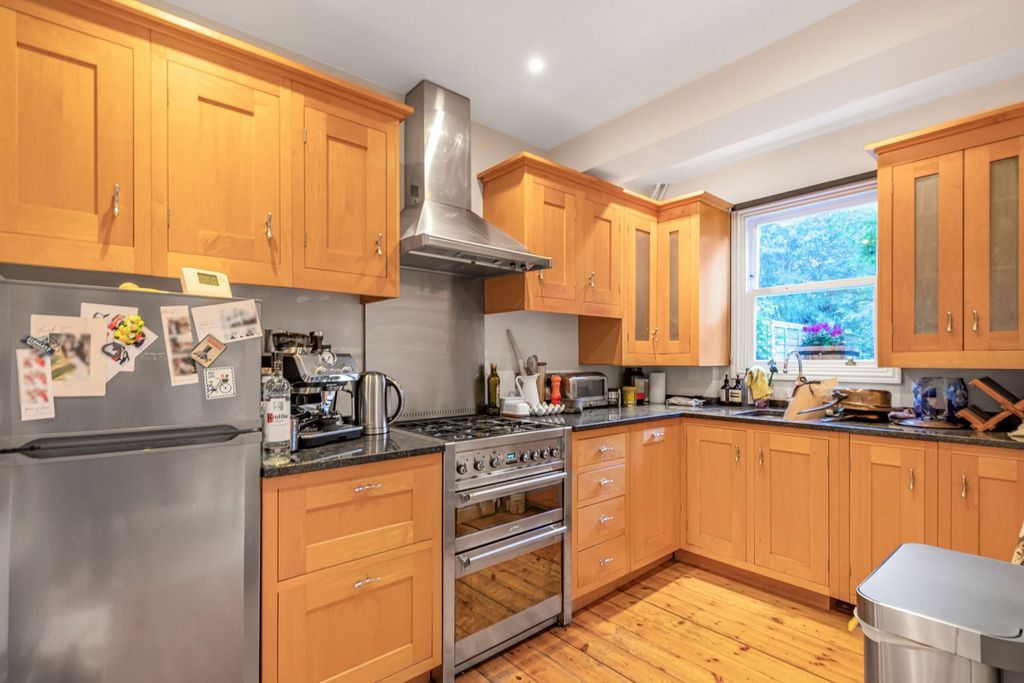 Property photo 3 of 10 Photo 2