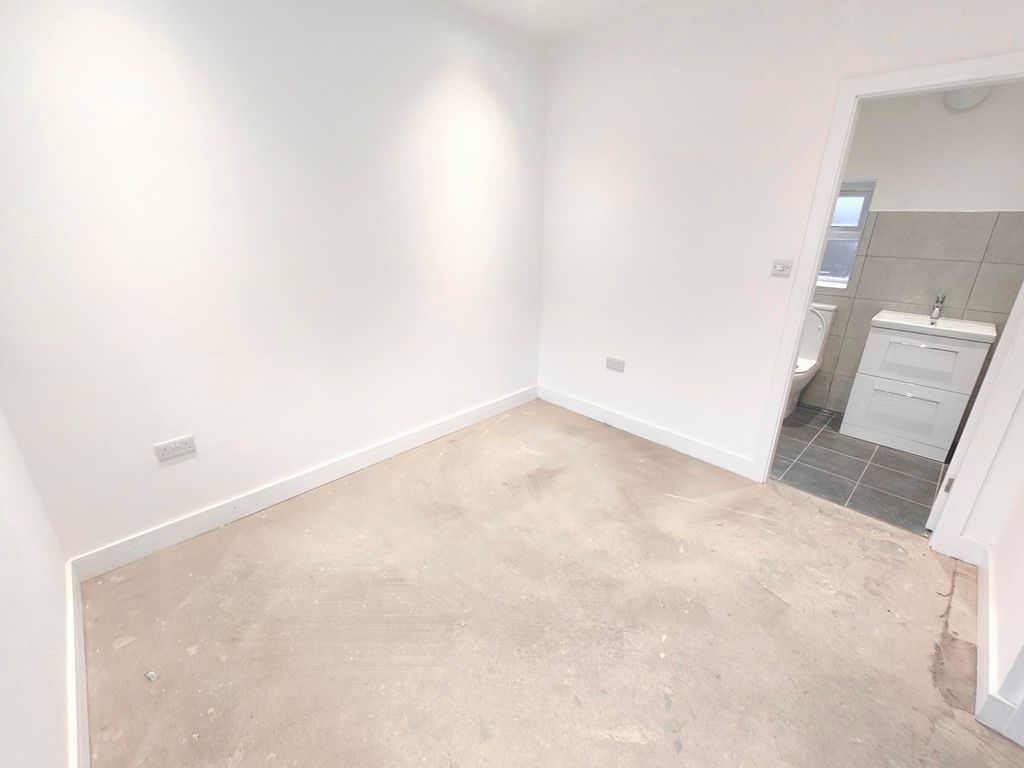 Property photo 2 of 11 Image