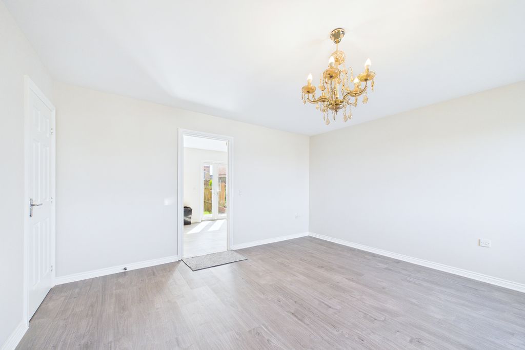 Additional image 4 of 3 bed semi-detached house to rentWhitehaugh Road G53
