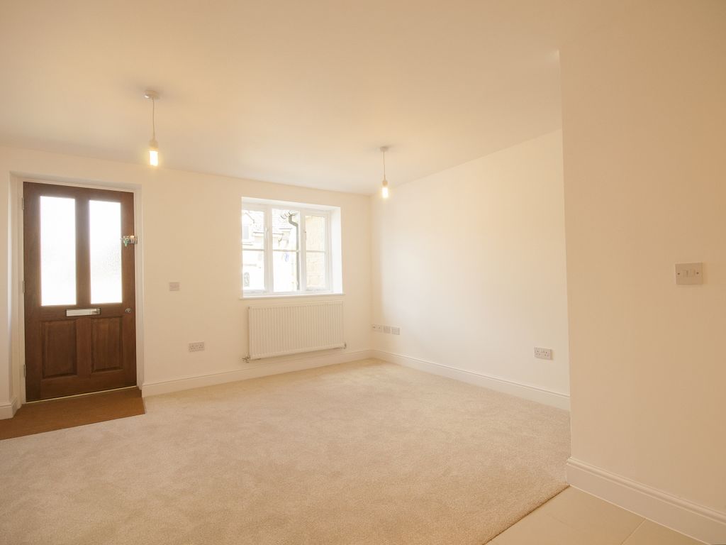 Property photo 3 of 7 Livingroom1