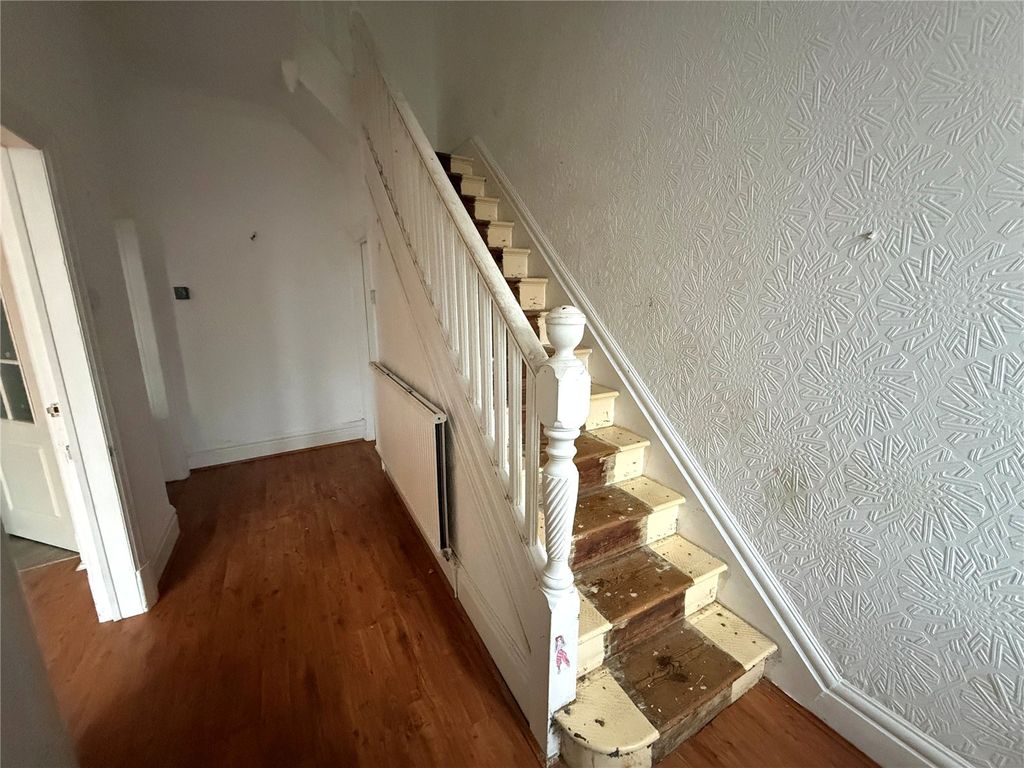 Property photo 2 of 16 Picture No. 11