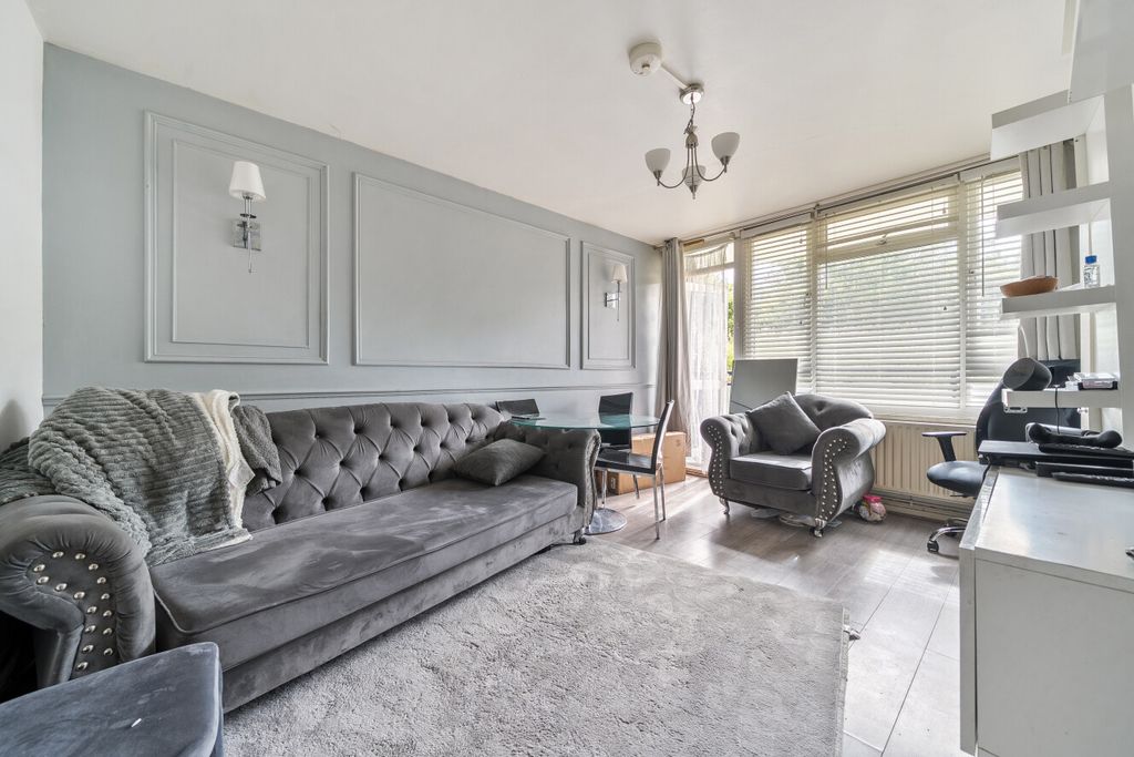 Property photo 2 of 9 1470046-8-6A22F03...