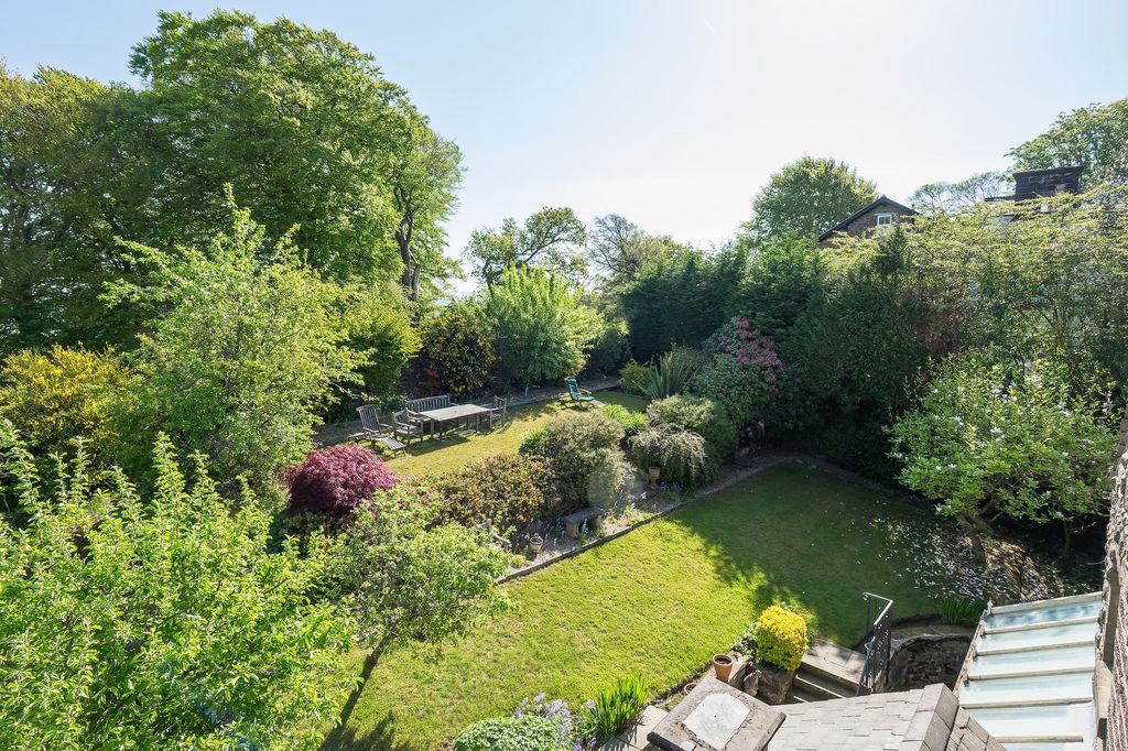 Property photo 2 of 35