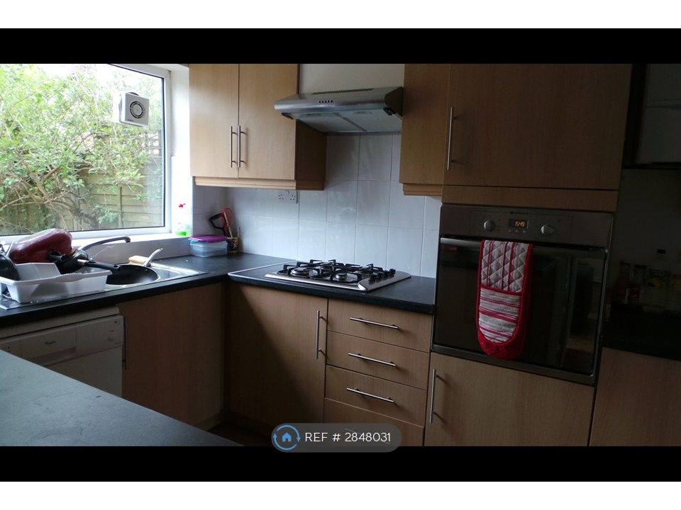 Property photo 2 of 5 Kitchen