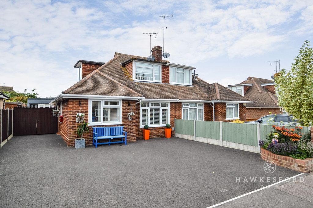 Property photo 1 of 17 Roseleigh Road - Front
