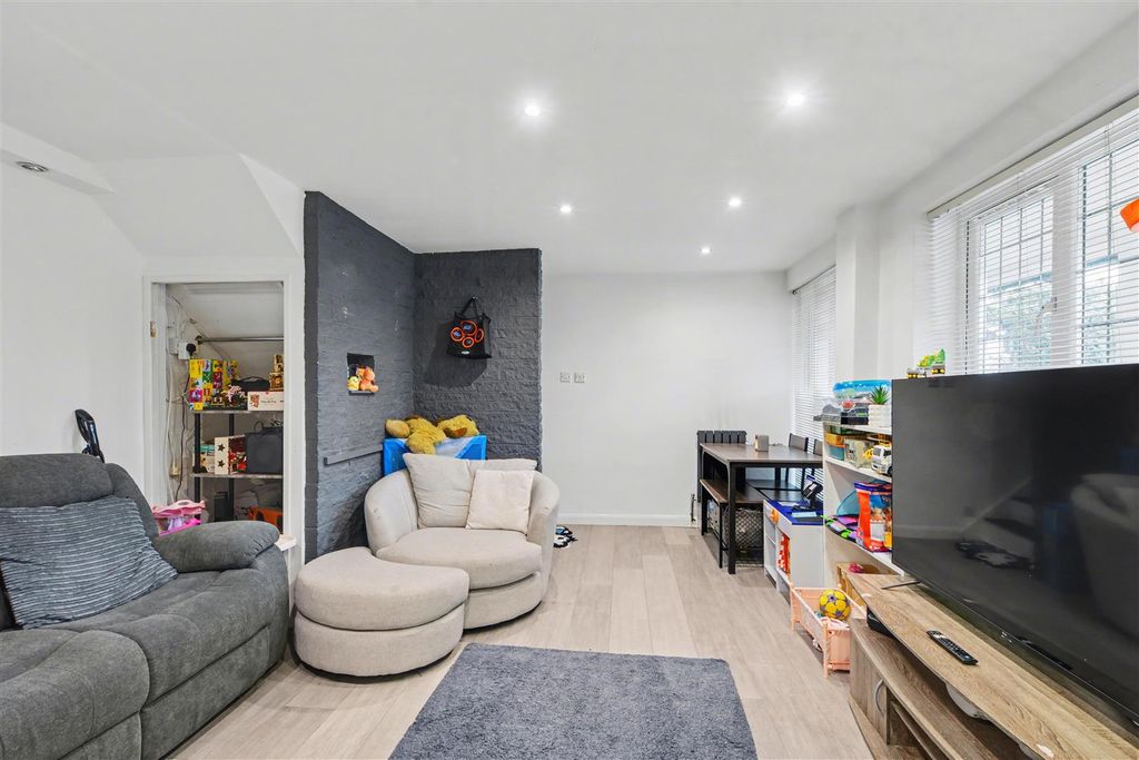 Property photo 3 of 16 Lounge Diner_1.Jpeg