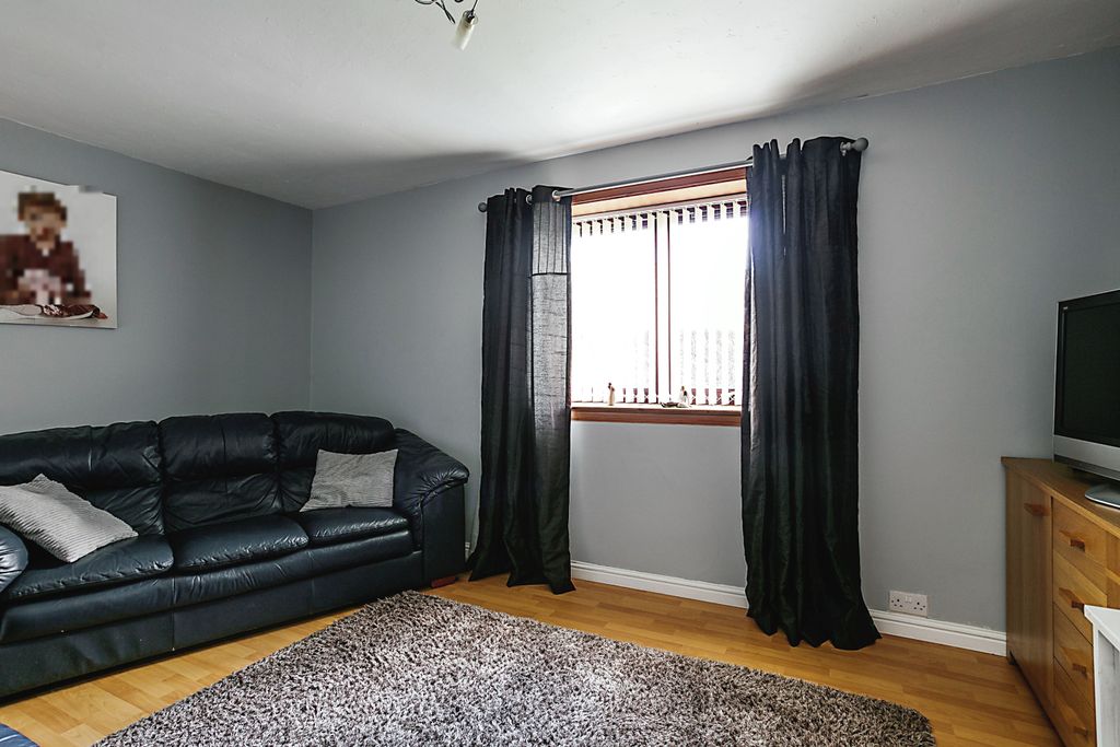 Property photo 3 of 19 Living Room