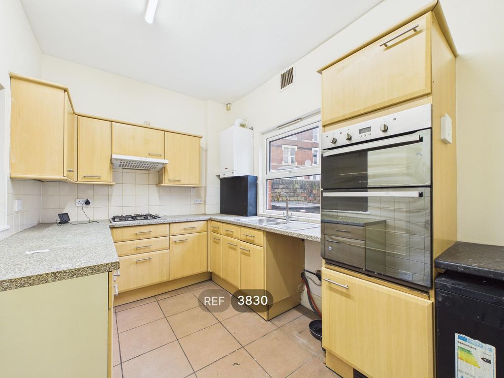 Property photo 2 of 19 Kitchen