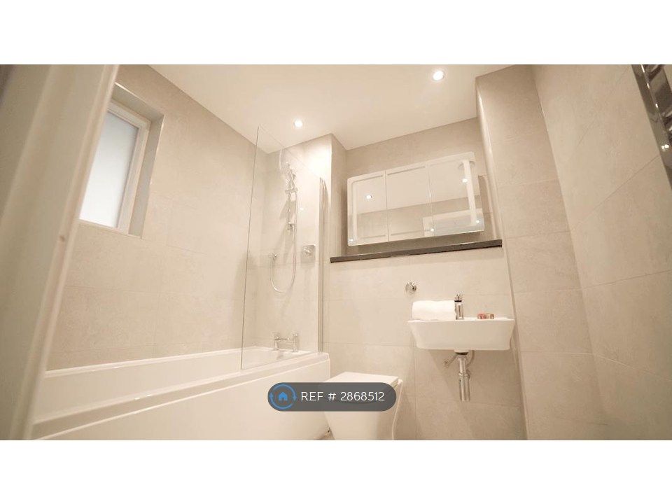 Property photo 3 of 14 Family Bathroom