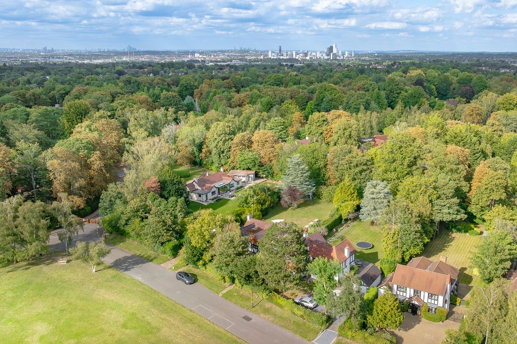 Property photo 3 of 26