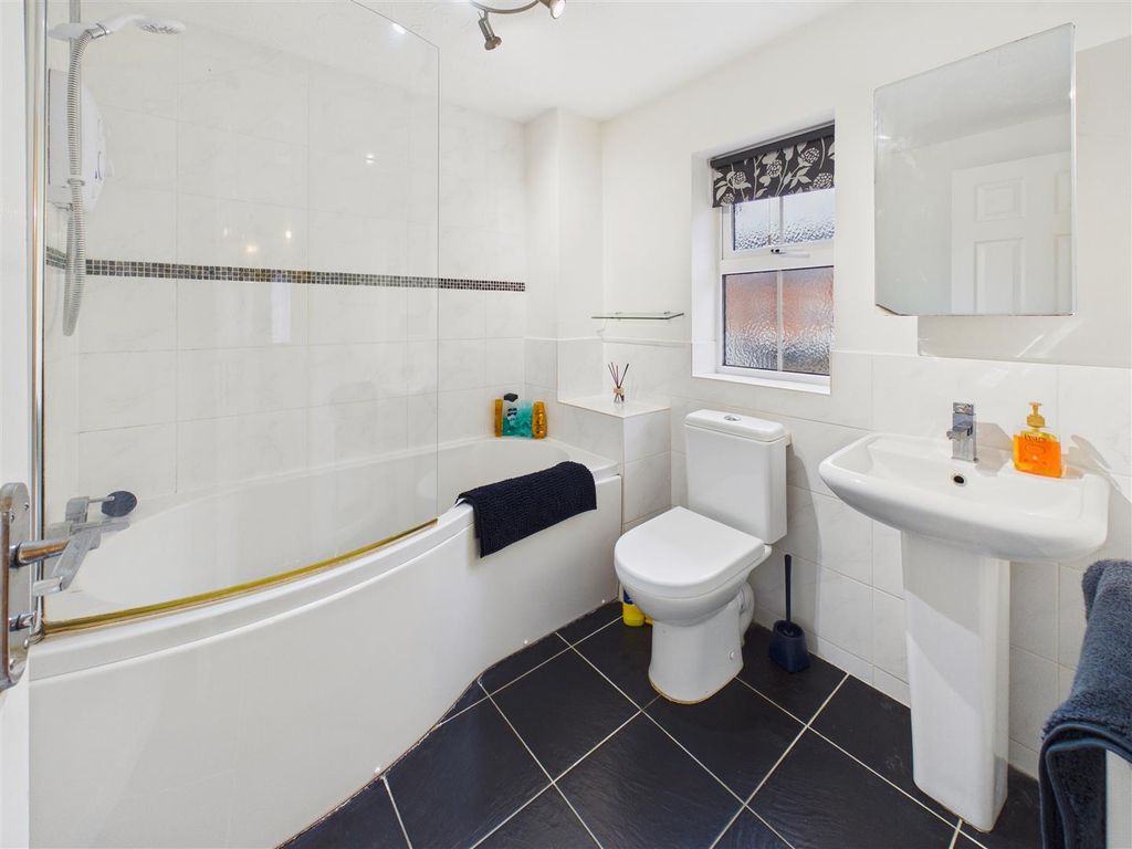 Property photo 2 of 13 Bathroom