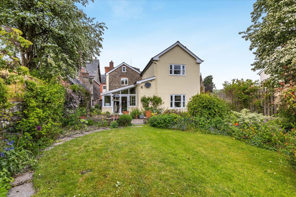 Property photo 2 of 19 Image