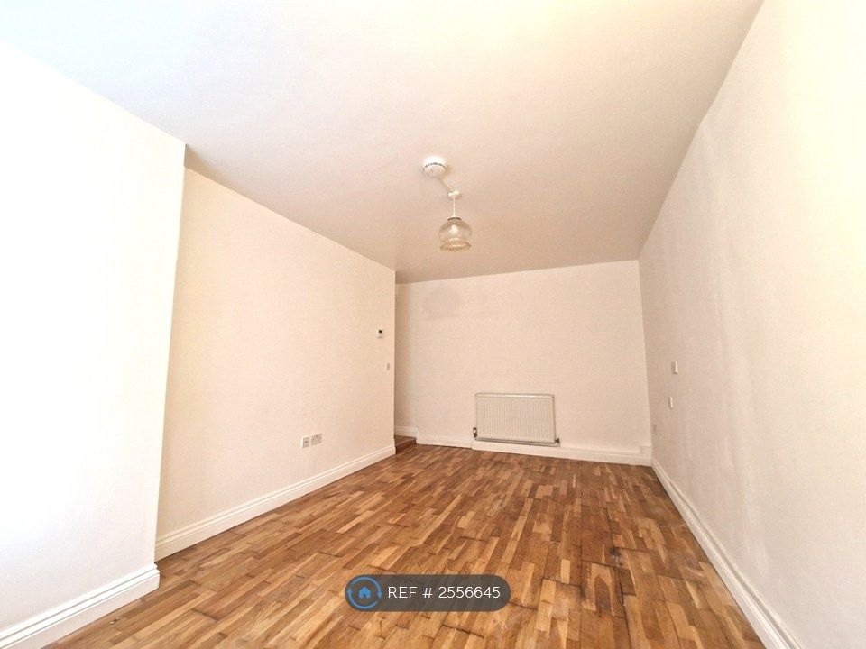 Property photo 2 of 14 Lounge