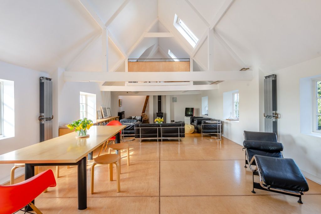 Property photo 3 of 16 Sitting Room