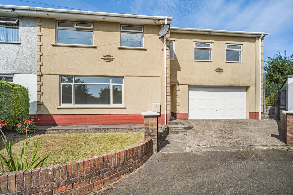 Property photo 2 of 59