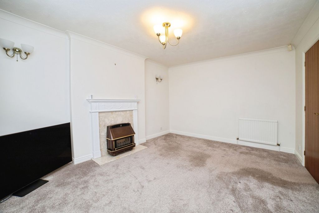 Property photo 2 of 17 Photo