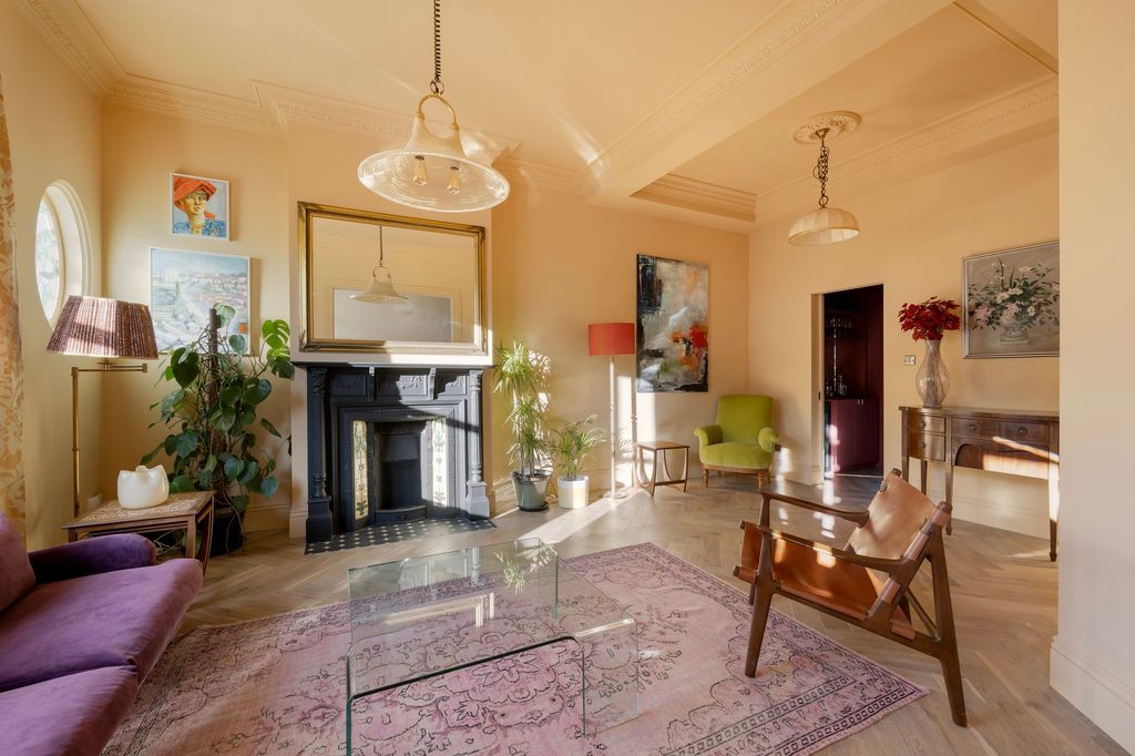 Property photo 3 of 22