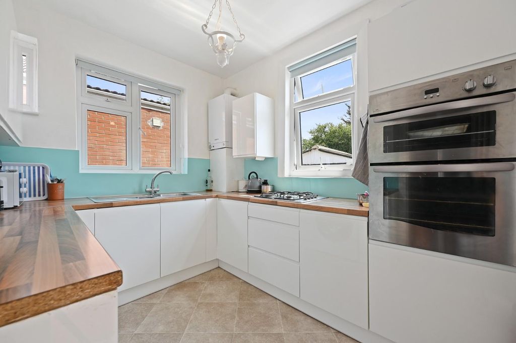Property photo 3 of 11